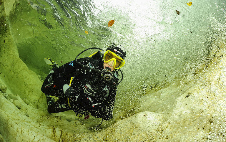 Klicken, um den ganzen Bericht zu sehen! _gnb1502.jpg